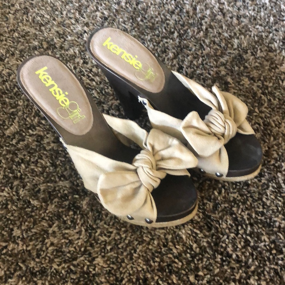 Adorable linen bow heels!